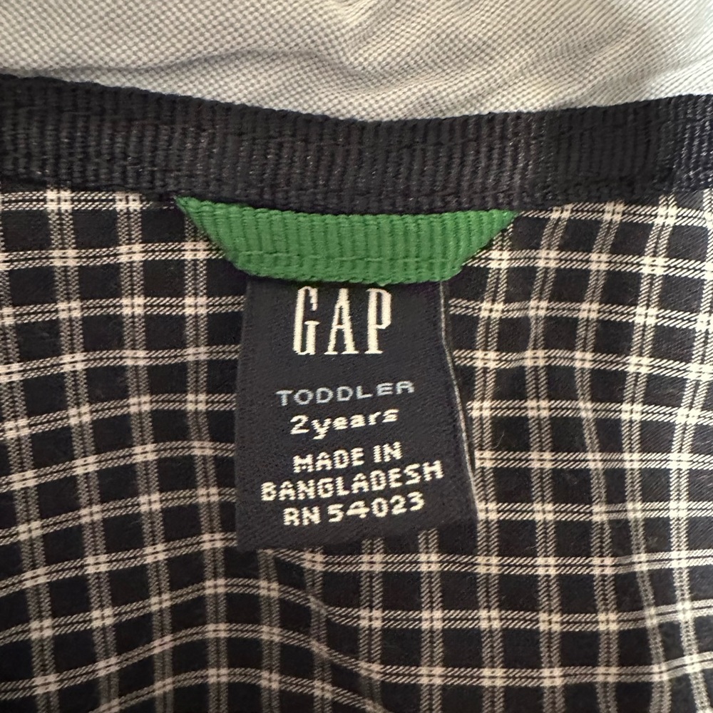 Gap - Picture 2 of 2